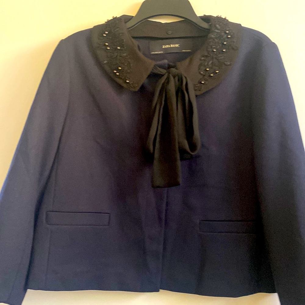 Zara Jacket Navy, can be dressed up or casual look. New without tags. Fits L